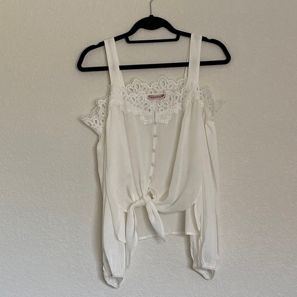 NWOT Off the shoulder blouse - Picture 4 of 7